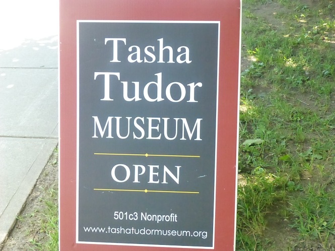 Tasha Tudor Museum, Tasha Tudor Tuesday, Tasha Tudor, Tasha Tudor Hand knit Shawl, Vermont tourism, Vermont sheep farms, wool